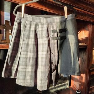 HOT TOPIC GREY PLAID SKIRT NWT SIZE LG